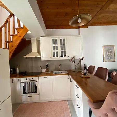 Christina's Sea View House Yénion