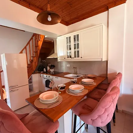 Christina's Sea View House 度假居 *